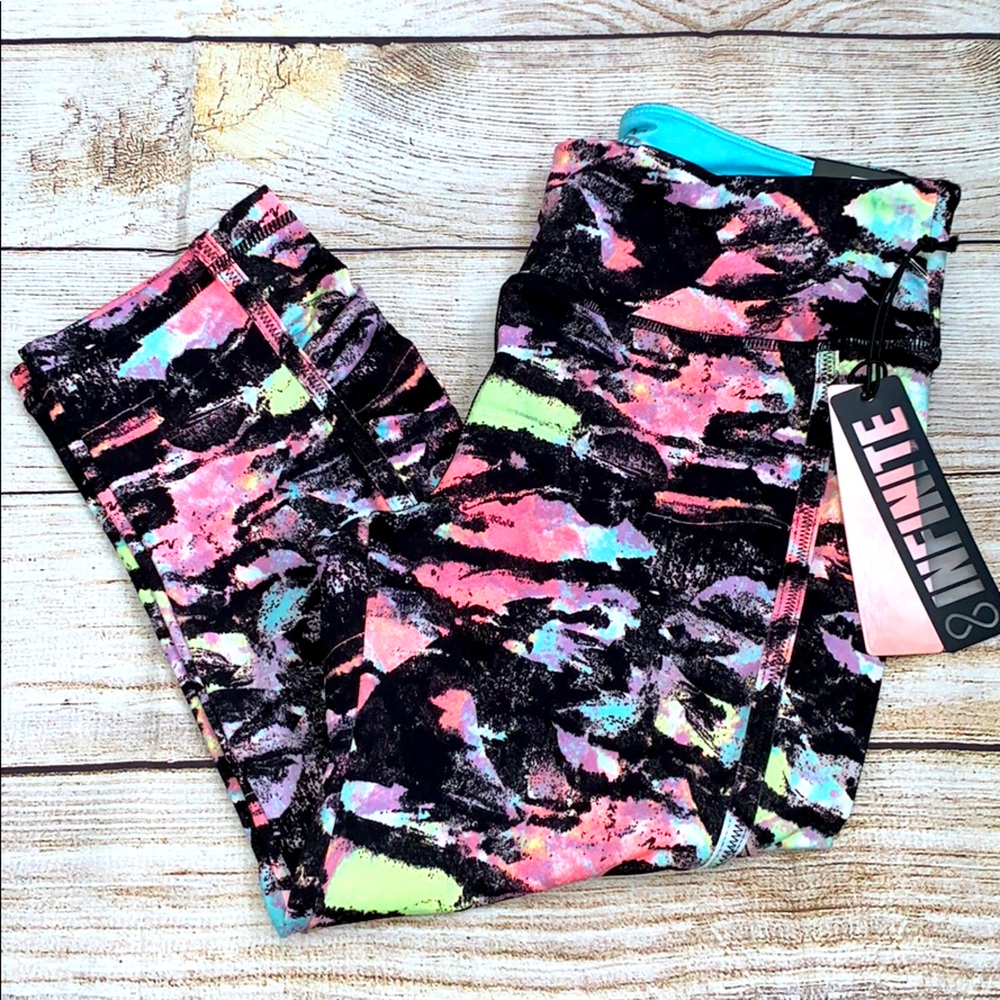 ☀️NWT Infinite Legging Crop☀️